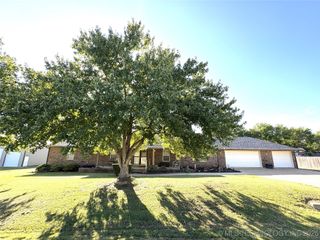 212 W Calista Drive, Tahlequah, OK 74464