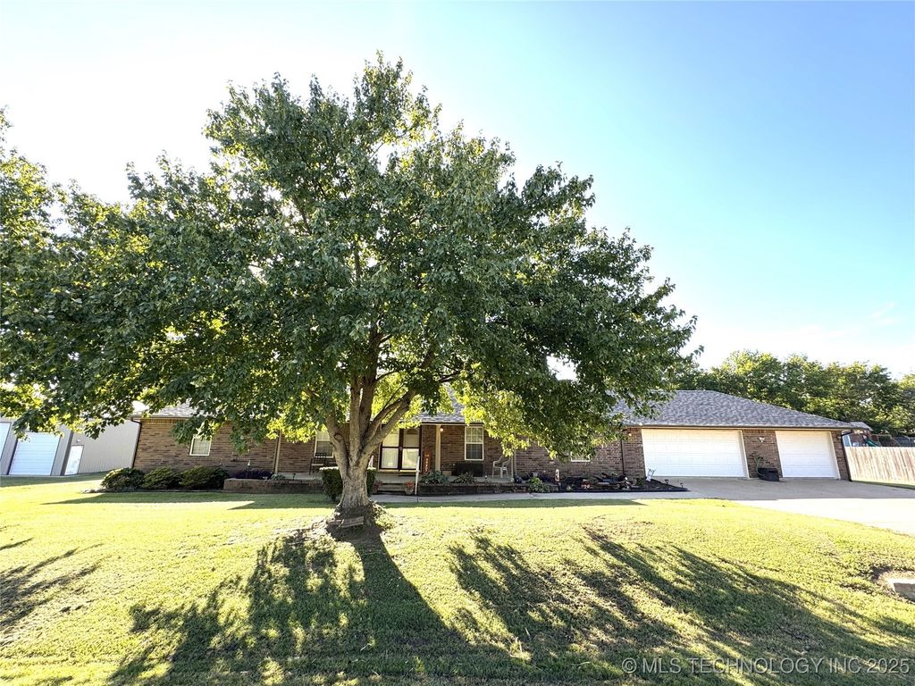 212 W Calista Drive, Tahlequah, OK 74464