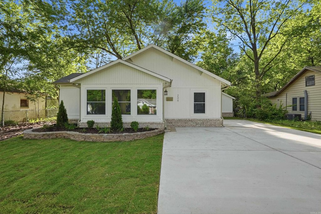 234 Conway Boulevard, Conway, AR 72034
