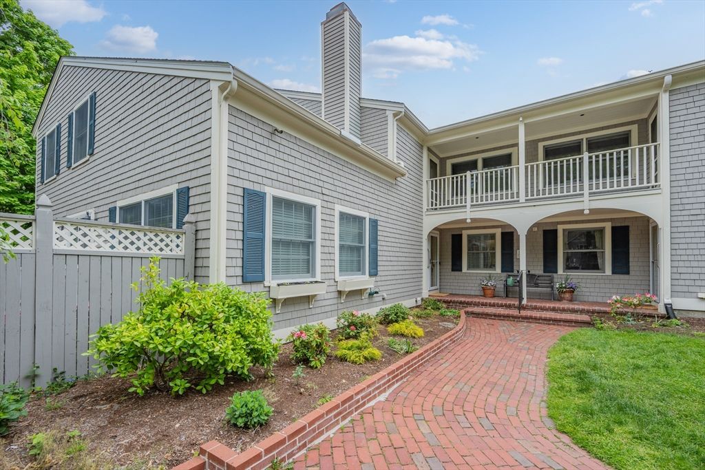 925 Main St 3, Barnstable, MA 02635