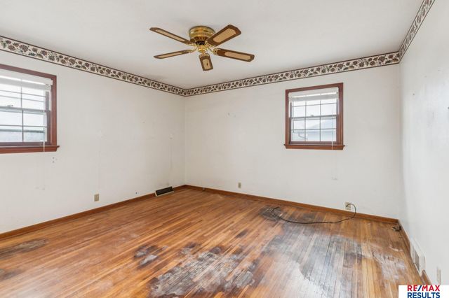 11665 Douglas Street, Omaha, NE 68154