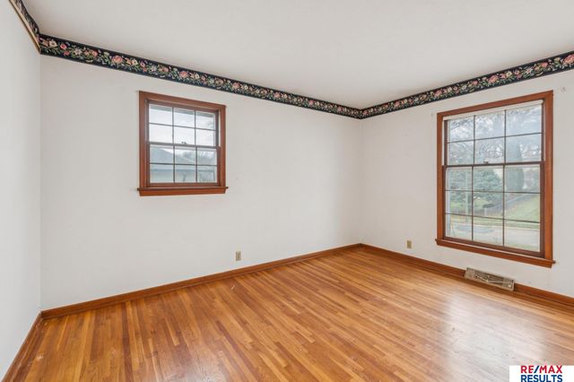 11665 Douglas Street, Omaha, NE 68154