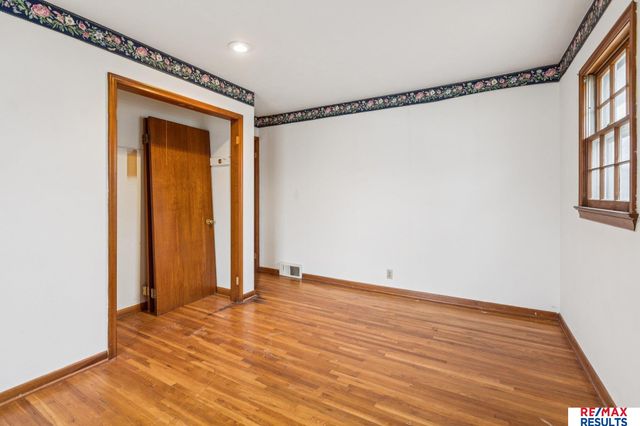 11665 Douglas Street, Omaha, NE 68154