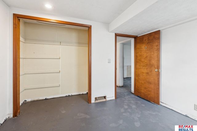 11665 Douglas Street, Omaha, NE 68154