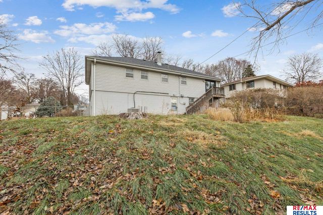 11665 Douglas Street, Omaha, NE 68154