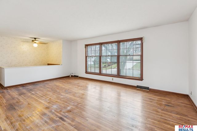 11665 Douglas Street, Omaha, NE 68154