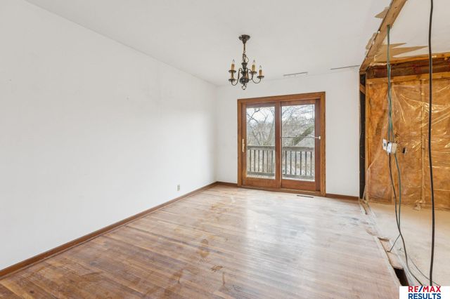 11665 Douglas Street, Omaha, NE 68154