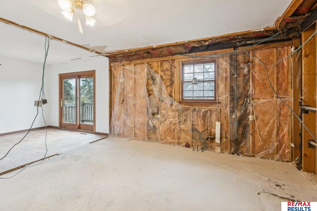 11665 Douglas Street, Omaha, NE 68154