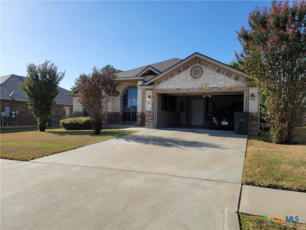 Image 2 of property listing at 707 Brooklyn Kay Drive, Killeen, TX 76542