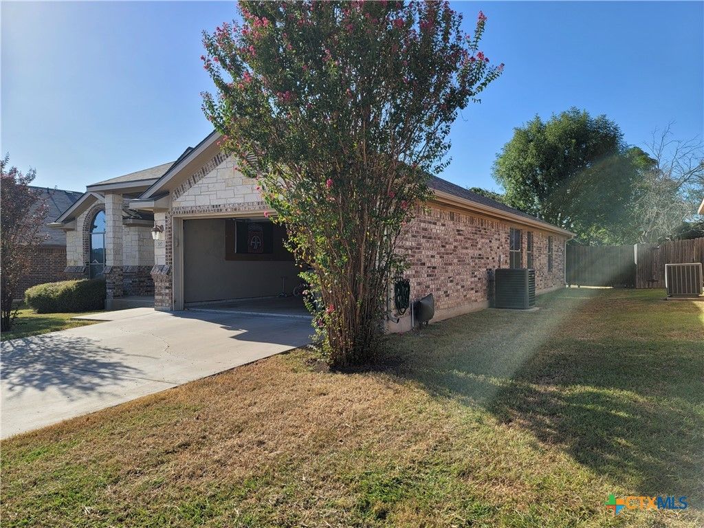 Image 4 of property listing at 707 Brooklyn Kay Drive, Killeen, TX 76542