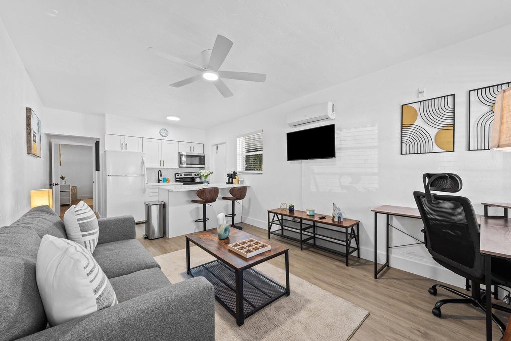 310 NE 6TH Street 2, Hallandale Beach, FL 33009