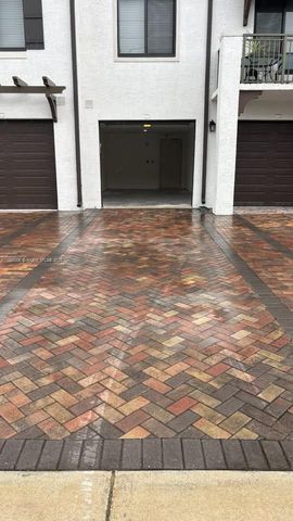 8894 NW 44 St 6-114, Sunrise, FL 33351