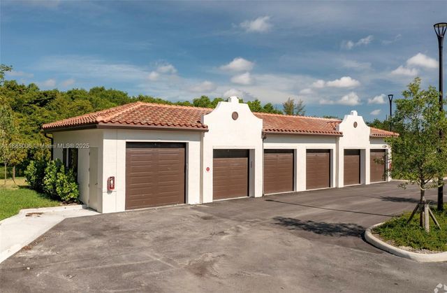 8894 NW 44 St 6-114, Sunrise, FL 33351