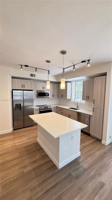 8894 NW 44 St 6-114, Sunrise, FL 33351