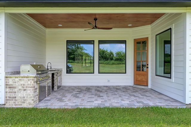110 Bermuda Circle, Montgomery, TX 77356