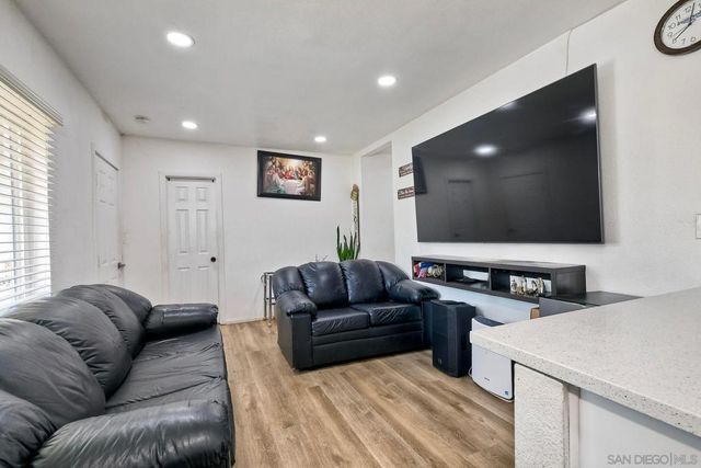 325 Gloria St, San Diego, CA 92113