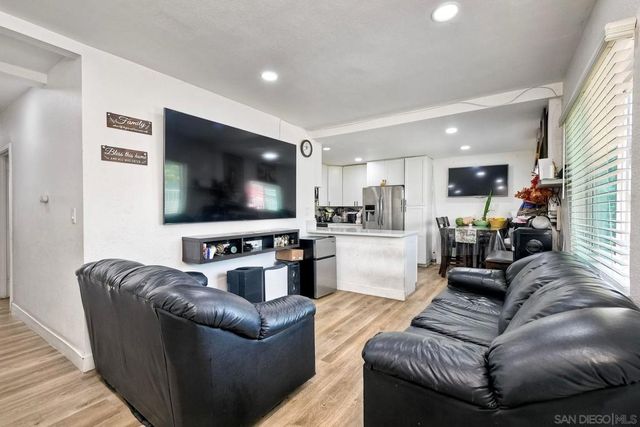 325 Gloria St, San Diego, CA 92113