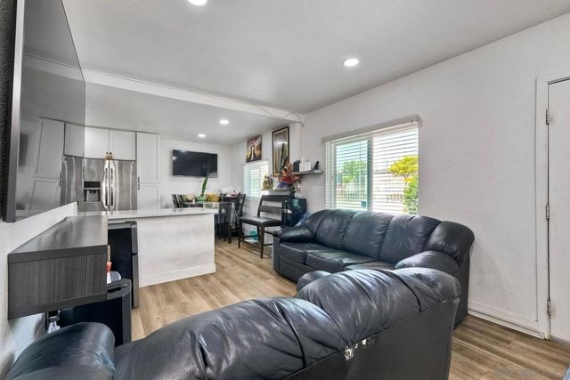 325 Gloria St, San Diego, CA 92113