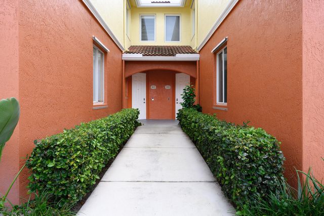 40 SE Sedona Circle 103, Stuart, FL 34994