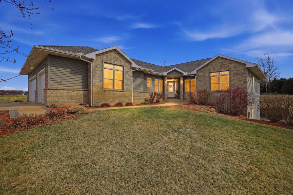 1618 27th Street NW, Austin, MN 55912
