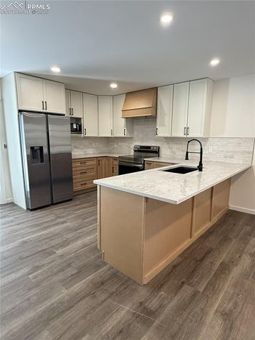 995 Oakwood Drive, Castle Rock, CO 80104