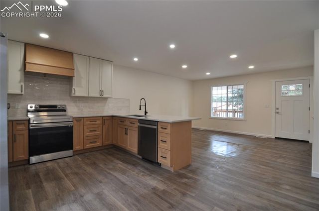 995 Oakwood Drive, Castle Rock, CO 80104