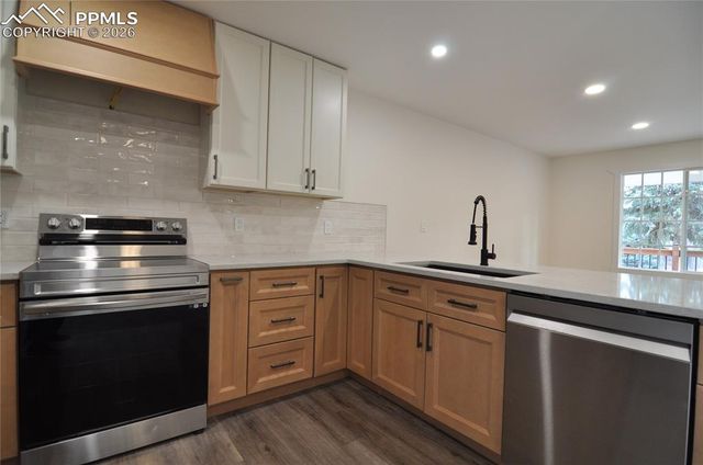 995 Oakwood Drive, Castle Rock, CO 80104