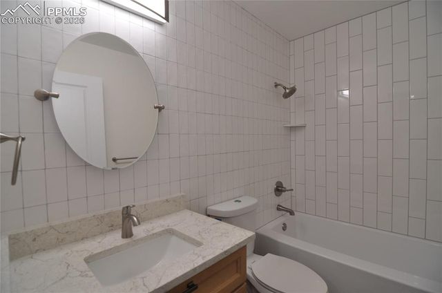 995 Oakwood Drive, Castle Rock, CO 80104