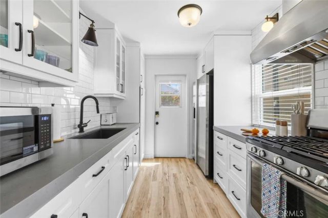 3855 Mission Boulevard, San Diego, CA 92109
