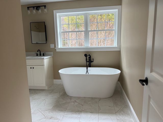 79 Park Dr., Acushnet, MA 02743