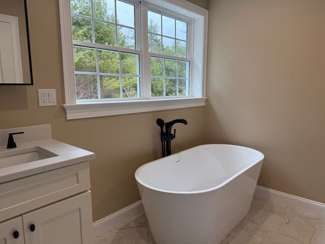 79 Park Dr., Acushnet, MA 02743