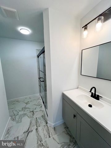 10 FRANKLIN DR, Somers Point, NJ 08244