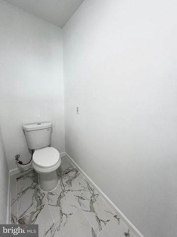 10 FRANKLIN DR, Somers Point, NJ 08244