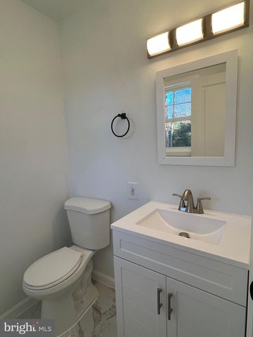 10 FRANKLIN DR, Somers Point, NJ 08244