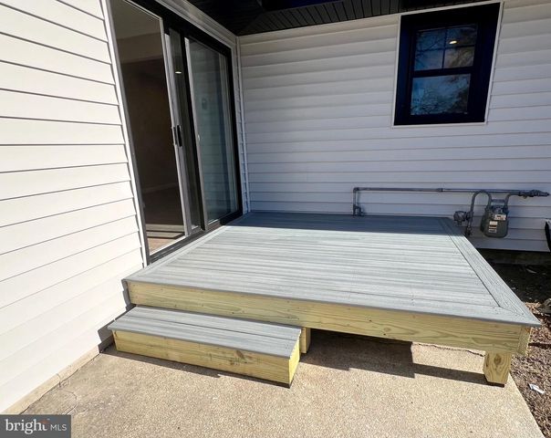 10 FRANKLIN DR, Somers Point, NJ 08244