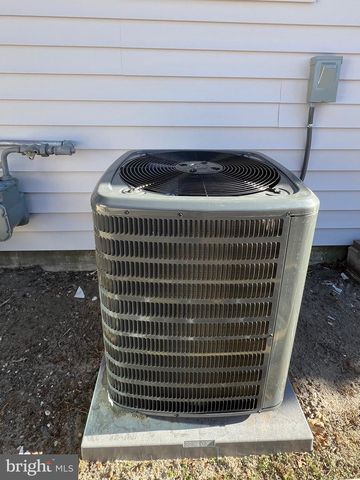 10 FRANKLIN DR, Somers Point, NJ 08244