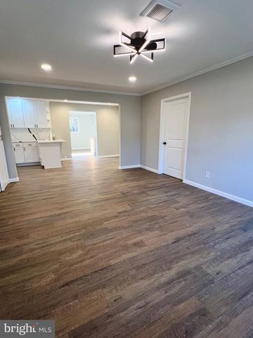 10 FRANKLIN DR, Somers Point, NJ 08244