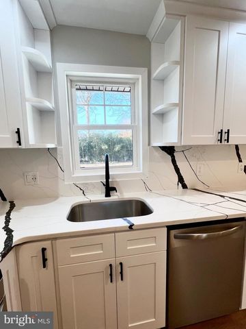 10 FRANKLIN DR, Somers Point, NJ 08244