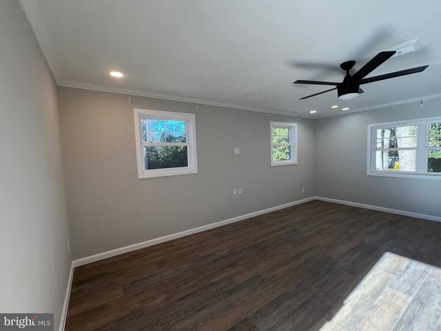 10 FRANKLIN DR, Somers Point, NJ 08244