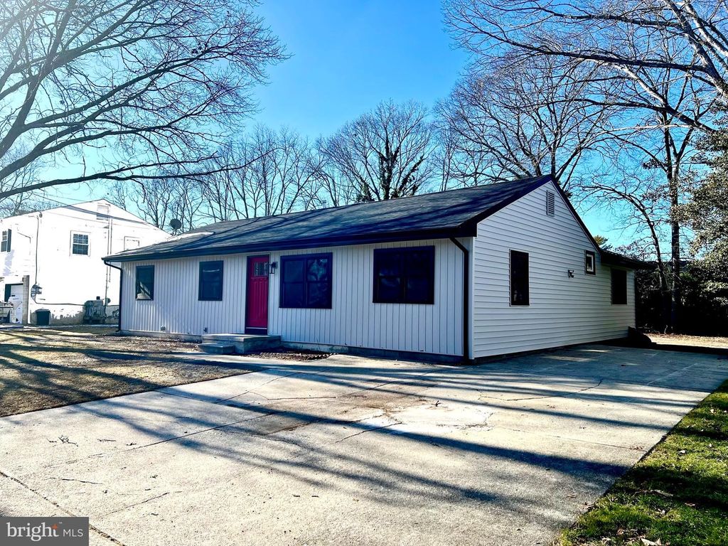 10 FRANKLIN DR, Somers Point, NJ 08244