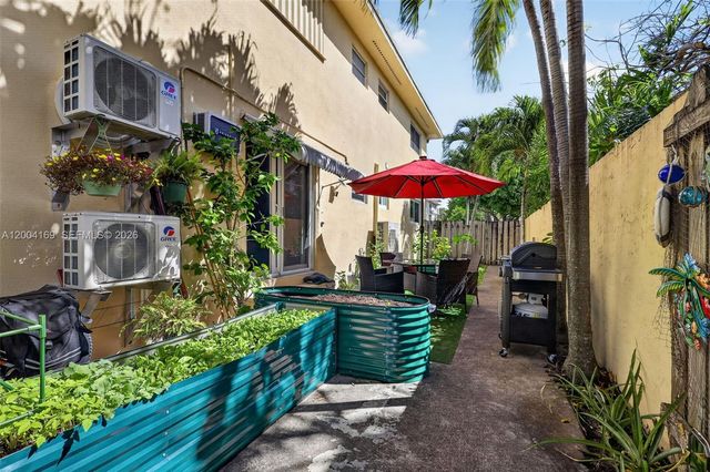 1820 Venice Park Dr 102, North Miami, FL 33181