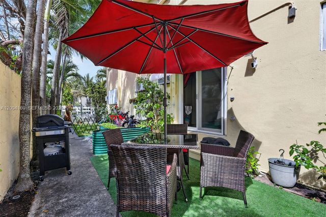 1820 Venice Park Dr 102, North Miami, FL 33181