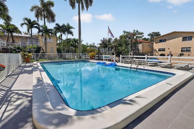 1820 Venice Park Dr 102, North Miami, FL 33181