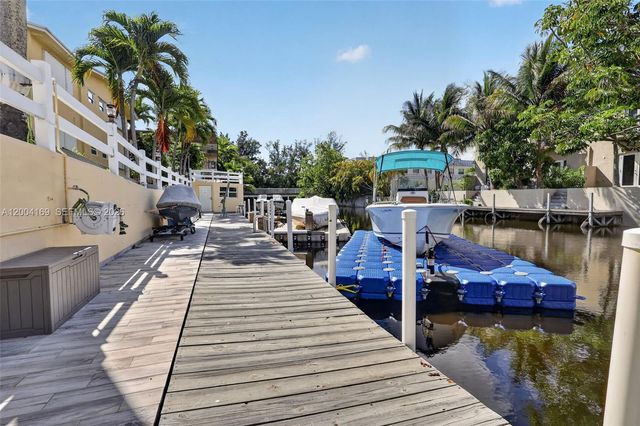 1820 Venice Park Dr 102, North Miami, FL 33181