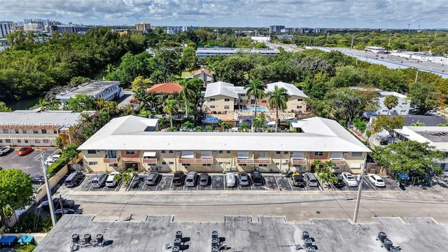 1820 Venice Park Dr 102, North Miami, FL 33181