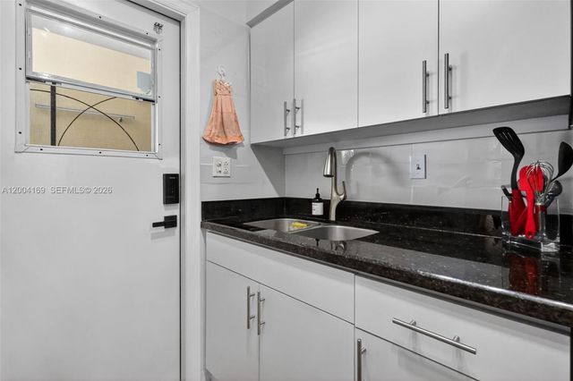 1820 Venice Park Dr 102, North Miami, FL 33181