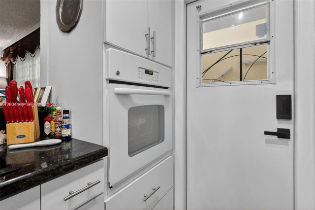 1820 Venice Park Dr 102, North Miami, FL 33181