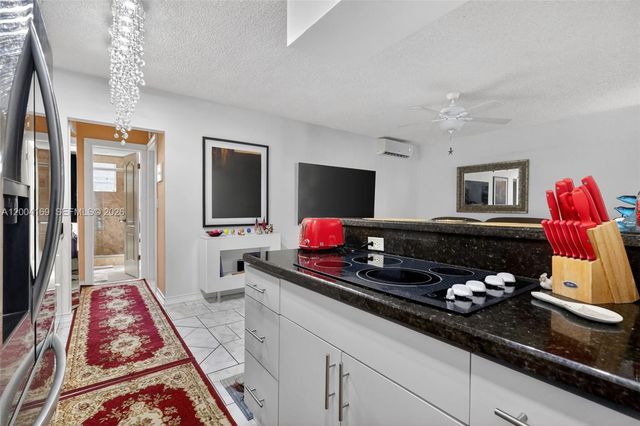 1820 Venice Park Dr 102, North Miami, FL 33181