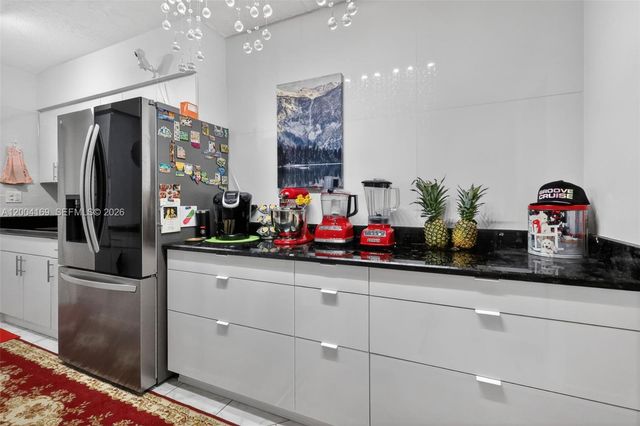 1820 Venice Park Dr 102, North Miami, FL 33181