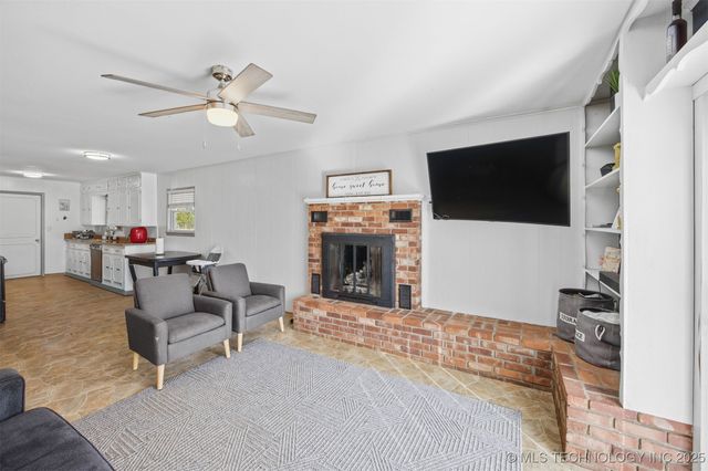 2014 Harvard, Miami, OK 74354